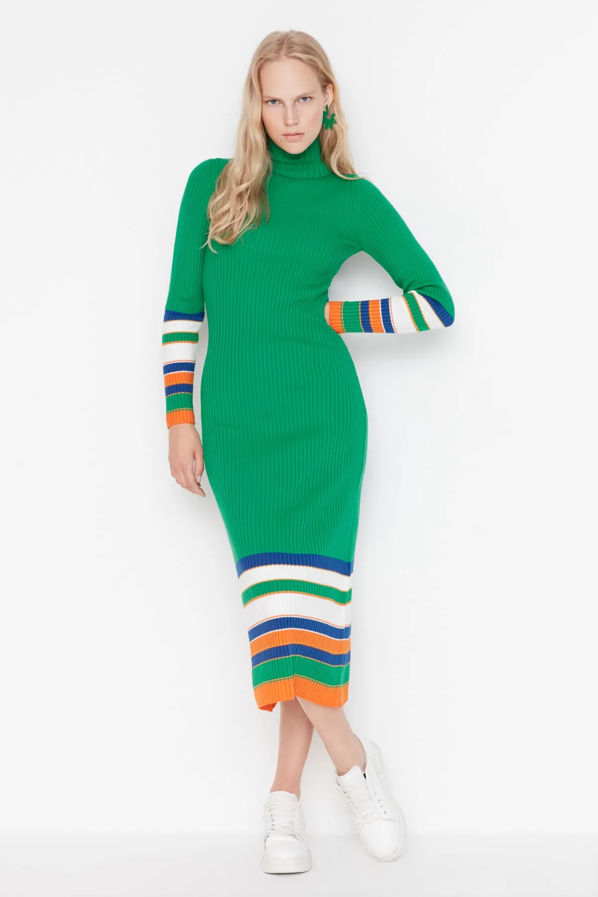 Trendyol Collection  Grün Grünes Midi-Strickkleid mit Farbblockmuster TWOAW23EL00070 Kleid TWOAW23EL00070