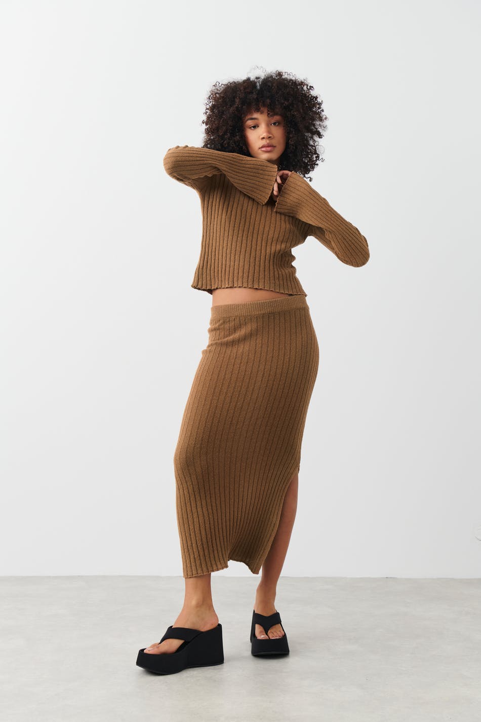 Knitted slit skirt