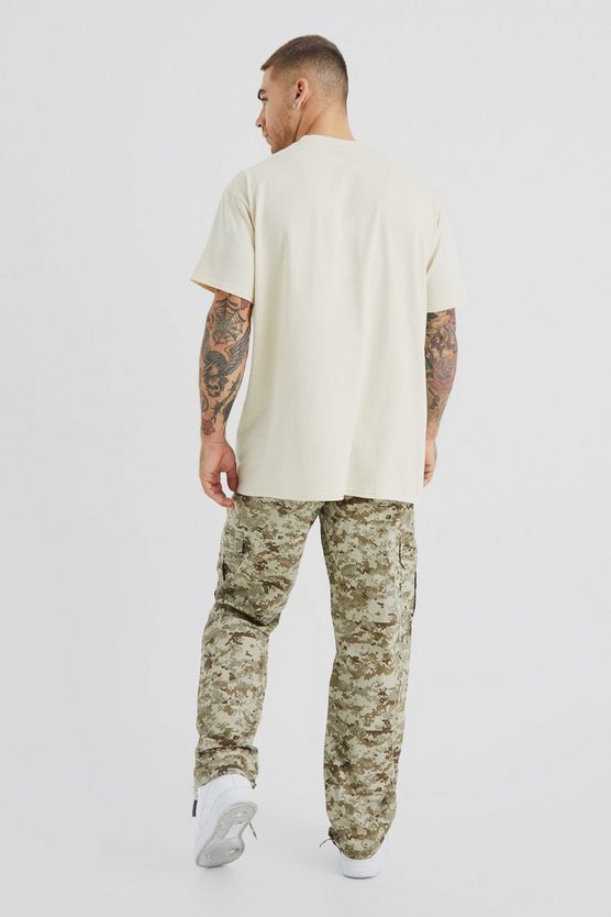 Lockere Camouflage Cargohose mit geschnürtem Saum