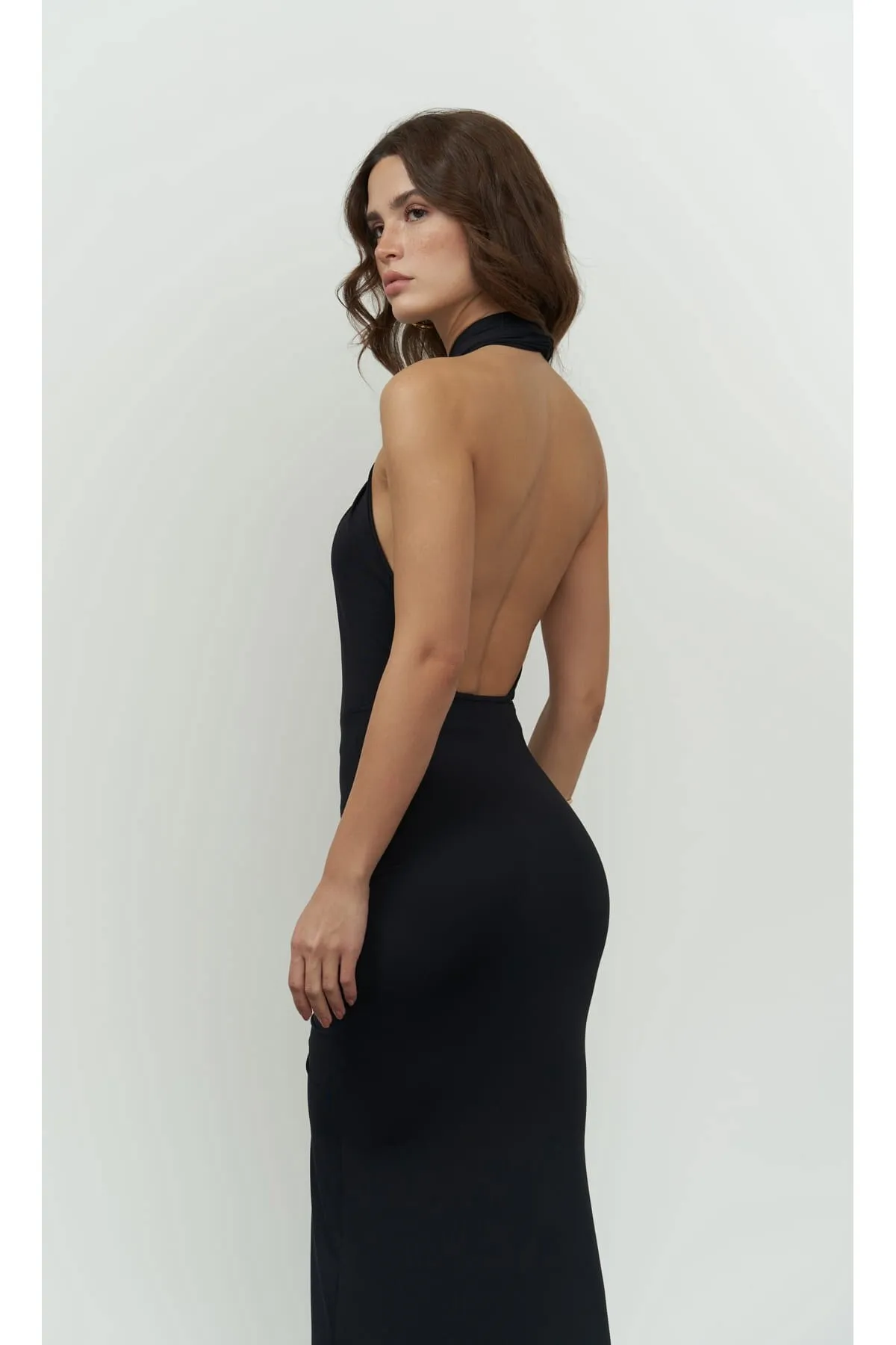 MAİ COLLECTİON  Schwarzes Kleid mit Kreuzdetail von Love