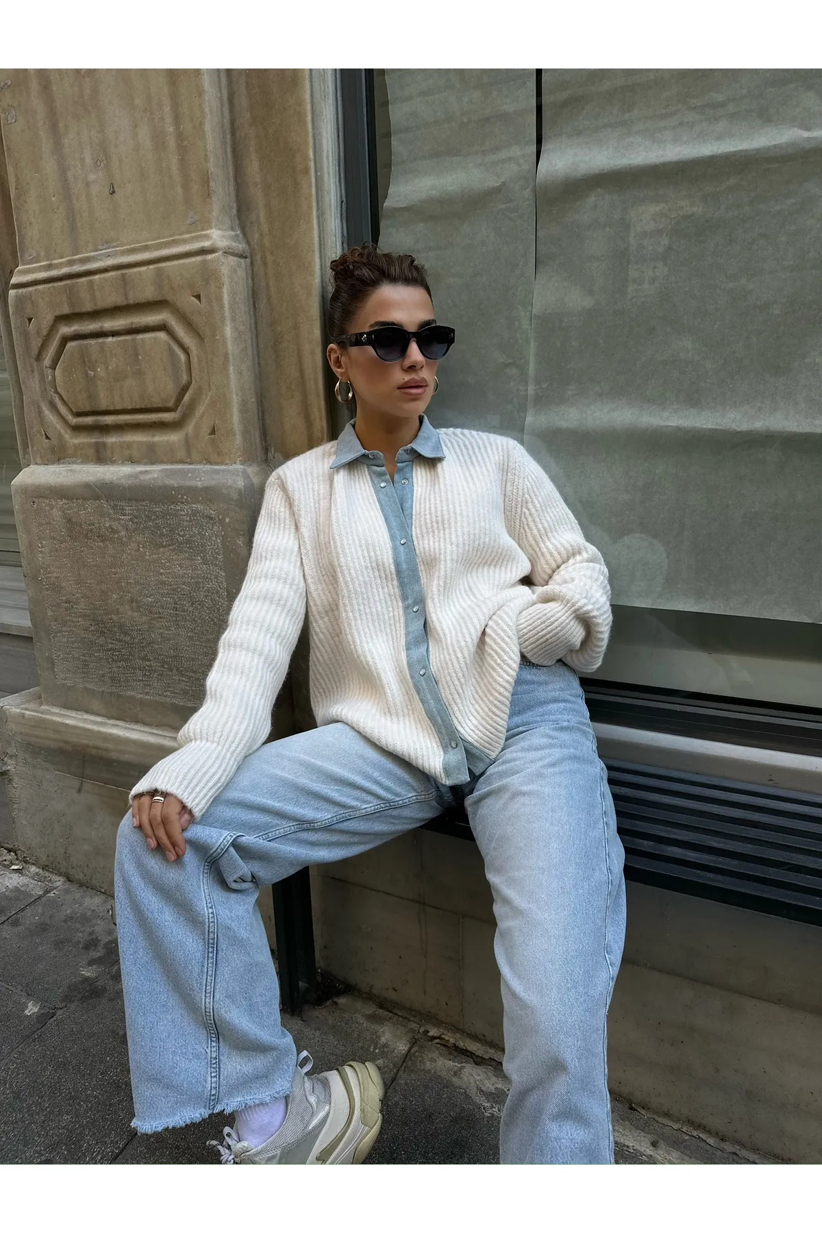 Laluvia  Strickjacke mit Klettverschluss und cremefarbenem Denim