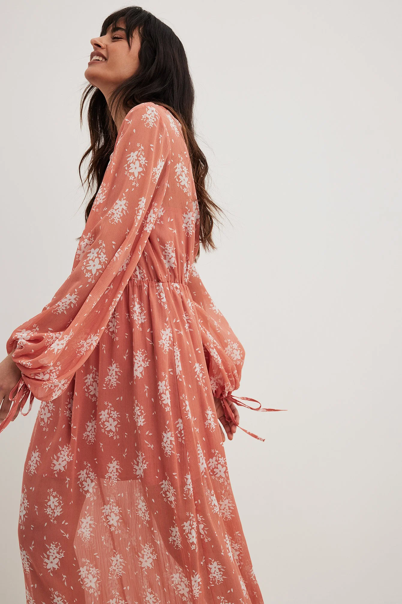 Maxikleid mit Volantärmeln
