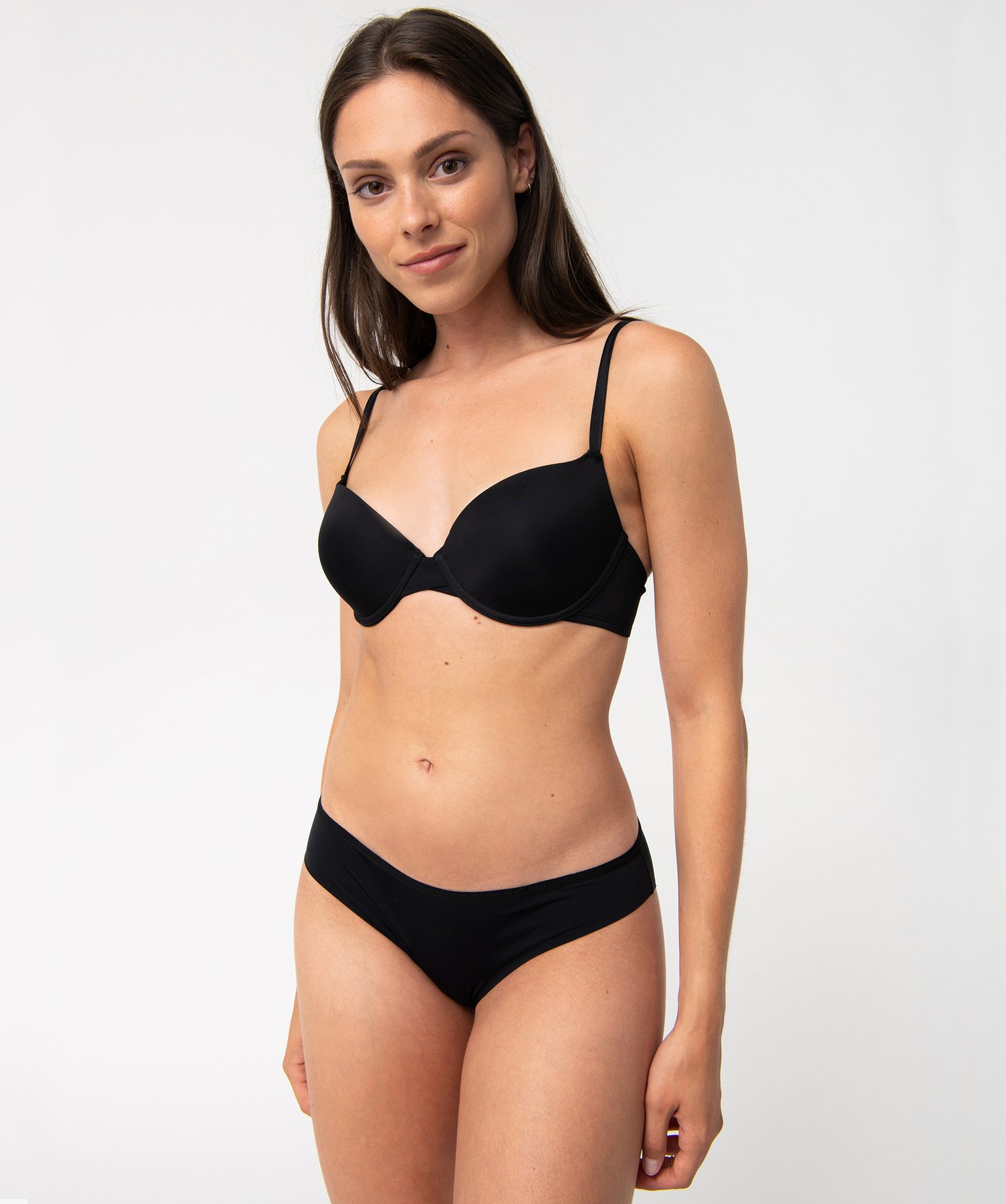Soutien-gorge corbeille à armatures et bonnets coqués en m... noir | GEMO