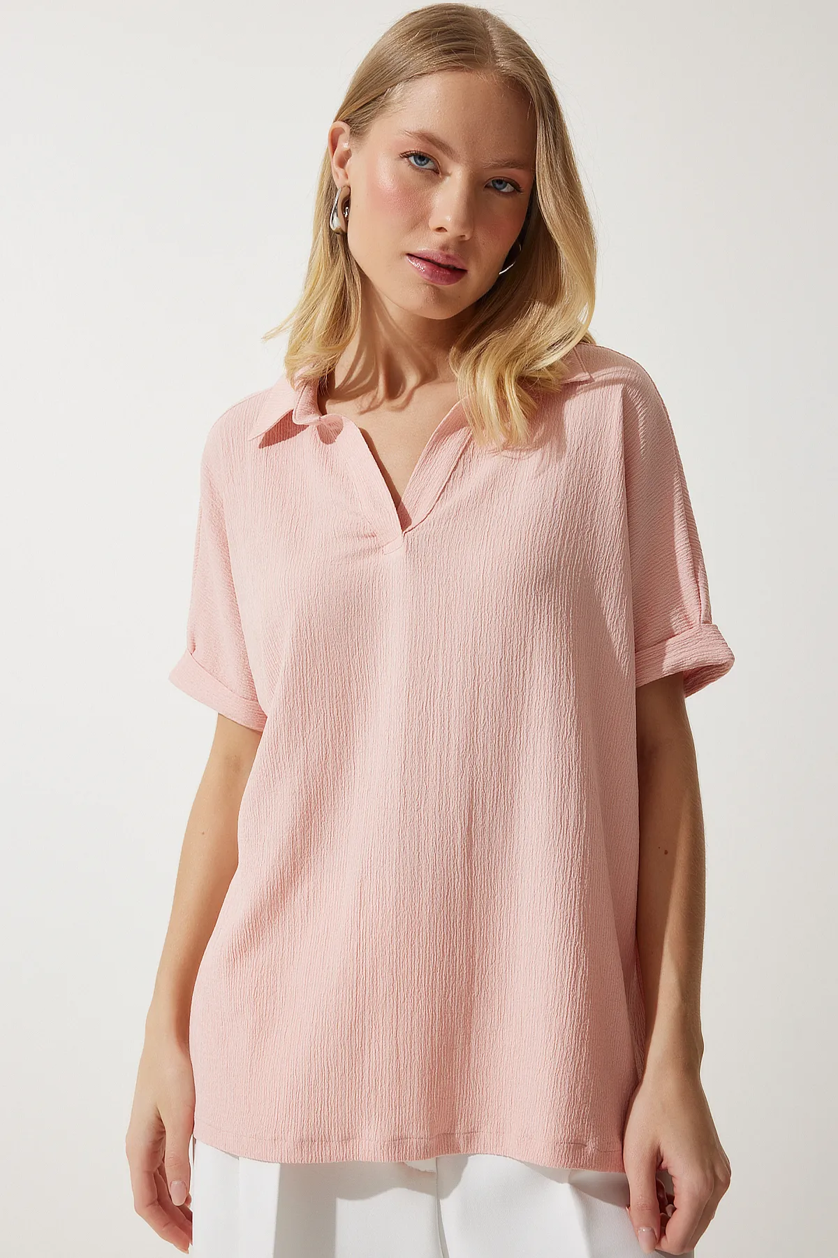 Happiness İstanbul  Hellrosa gestrickte Crinkle-Bluse mit Rollkragen für Damen DD01299