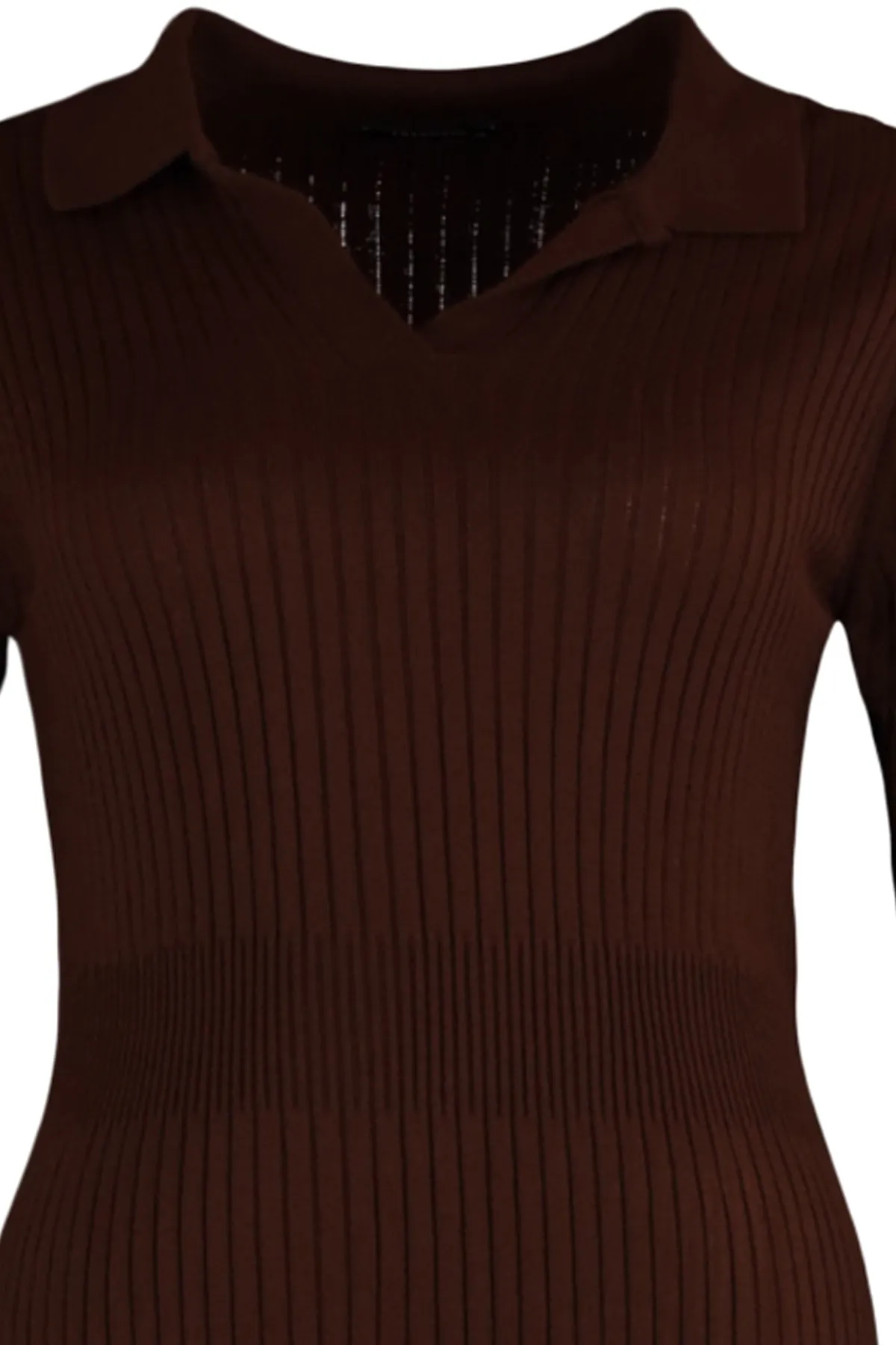 Trendyol Curve  Dunkelbraunes Strickkleid mit Polokragen