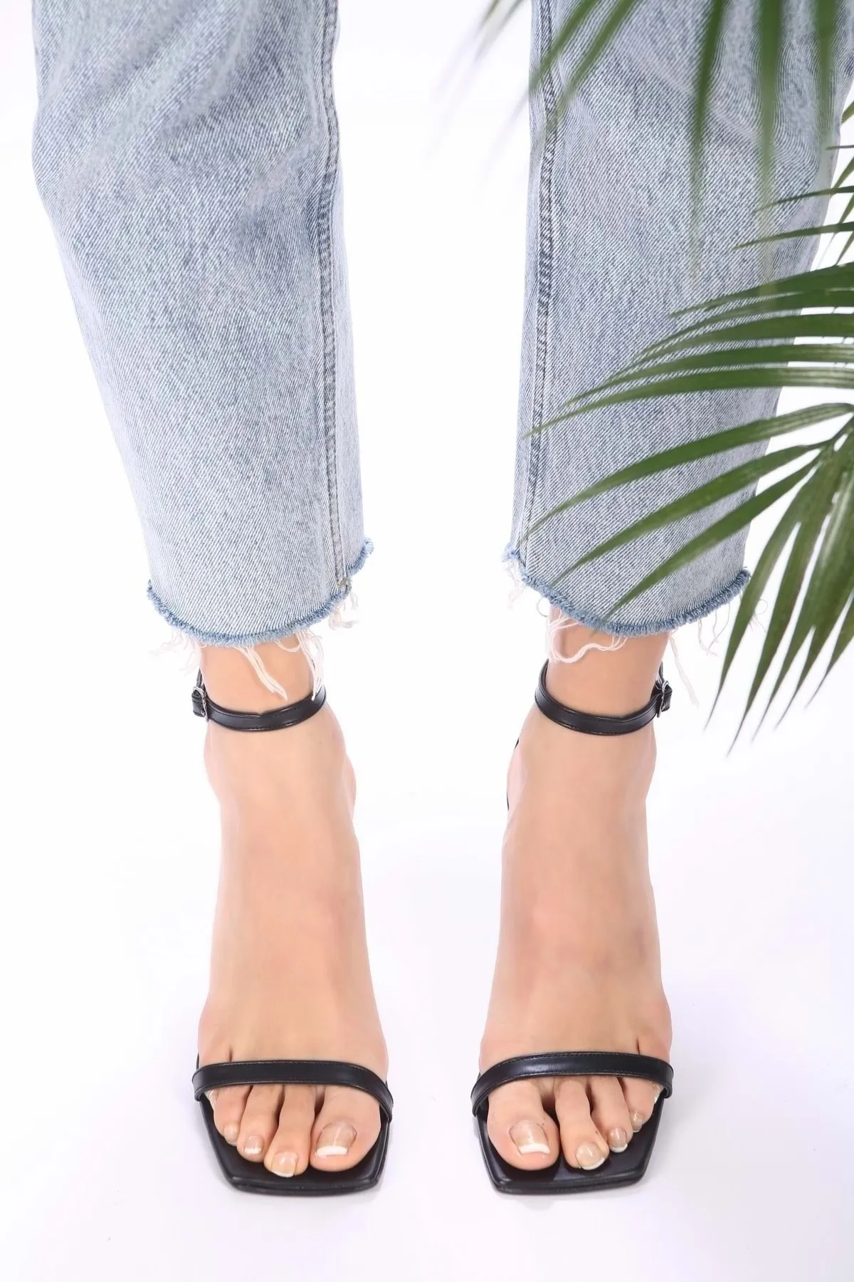 Shoeberry  Sesa Black Skin Single Strap Heeled-Schuhe für Damen