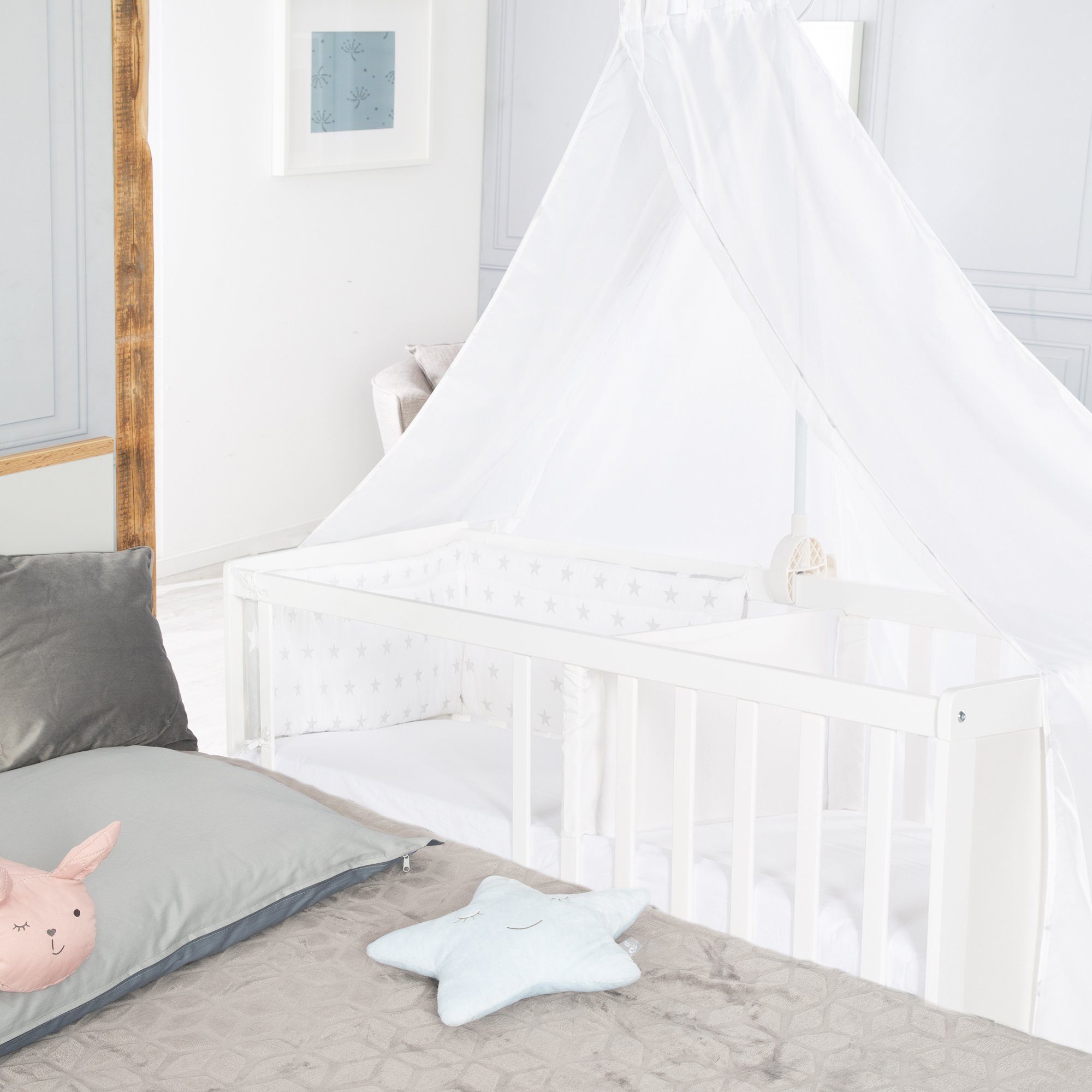 roba® Babybett Multifunktionsbett mit Beistellfunktion, 7-tlg., Lattenrost, Matratze, Nestchen, Bettverkleinerer, Himmel, Himmelstange