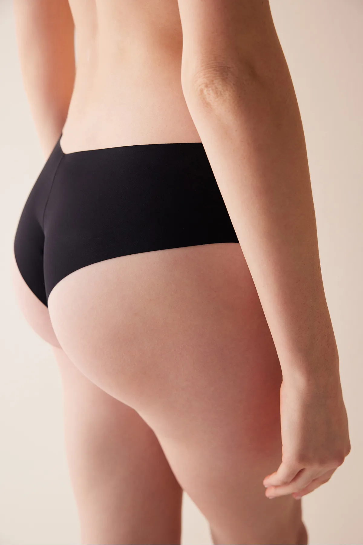 Penti  #izbırakmaz Unsichtbarer schwarzer Hipster-Slip mit Laserschnitt und Mikro-V-Form
