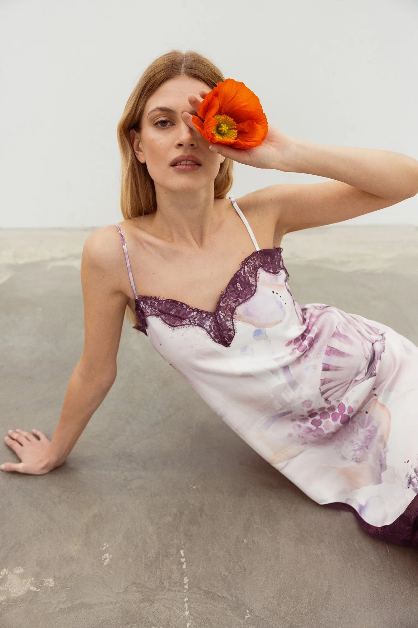 Kleid mit Skulptur-Collagen-Print und Spitzendetails
