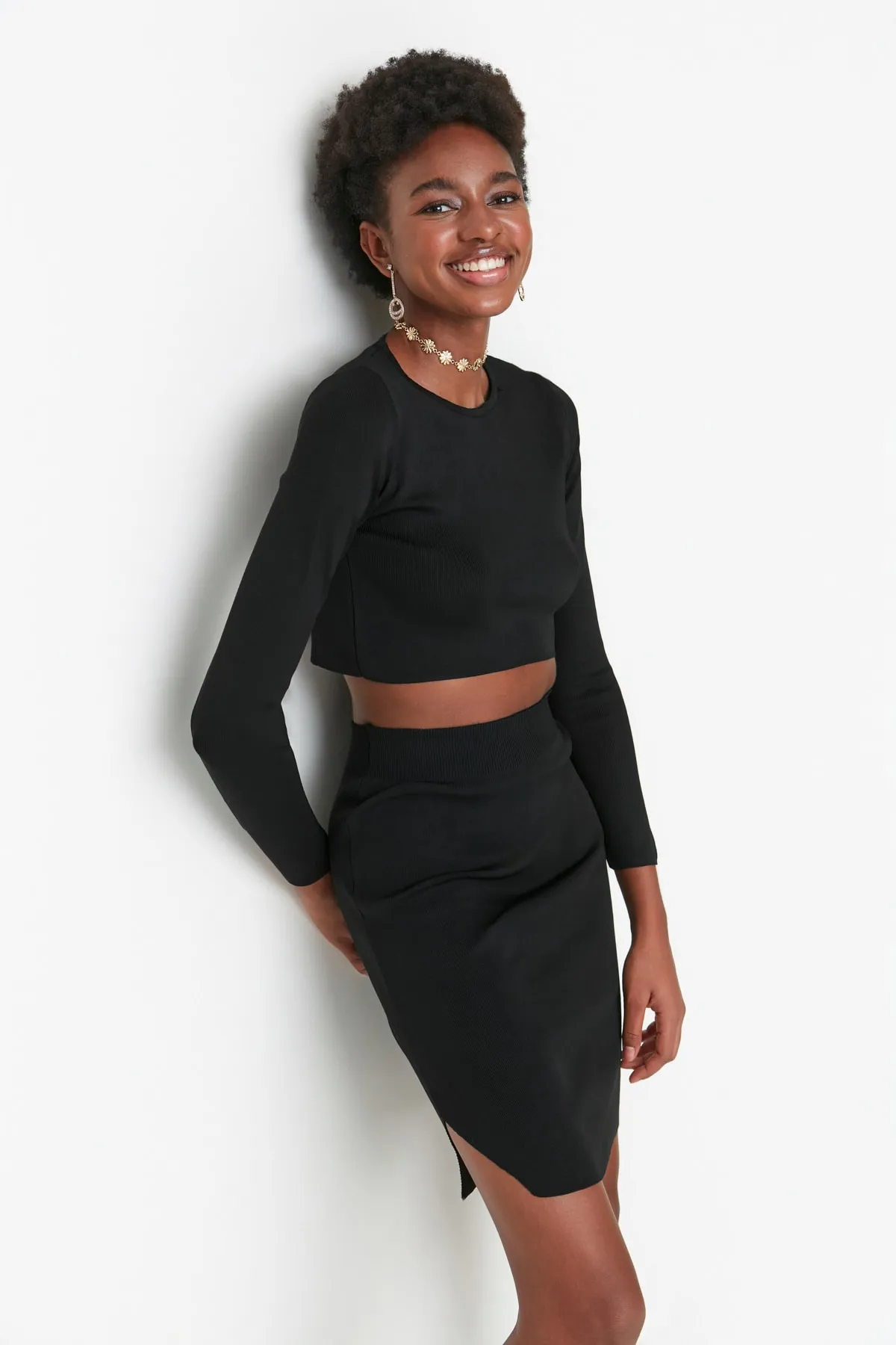 Trendyol Collection  Schwarzer Super-Crop-Rock, Strickoberteil und -unterteil-Set TWOAW23AU00009