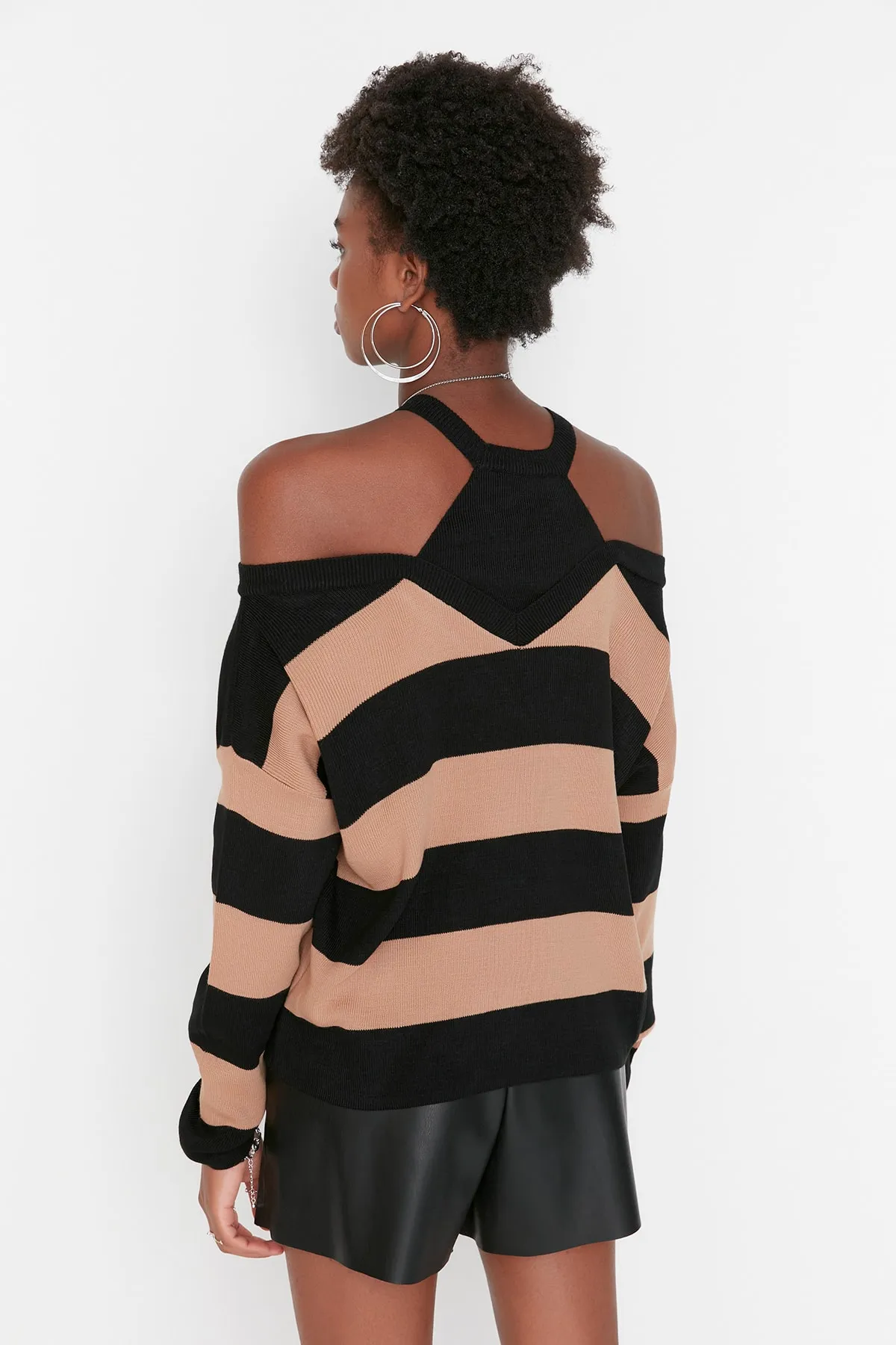 Trendyol Collection  Schwarz gestreifter Strickpullover TWOAW22KZ0521