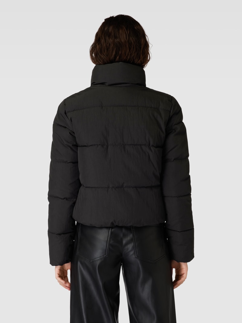 Steppjacke mit Stehkragen Modell 'ONLDOLLY' in schwarz