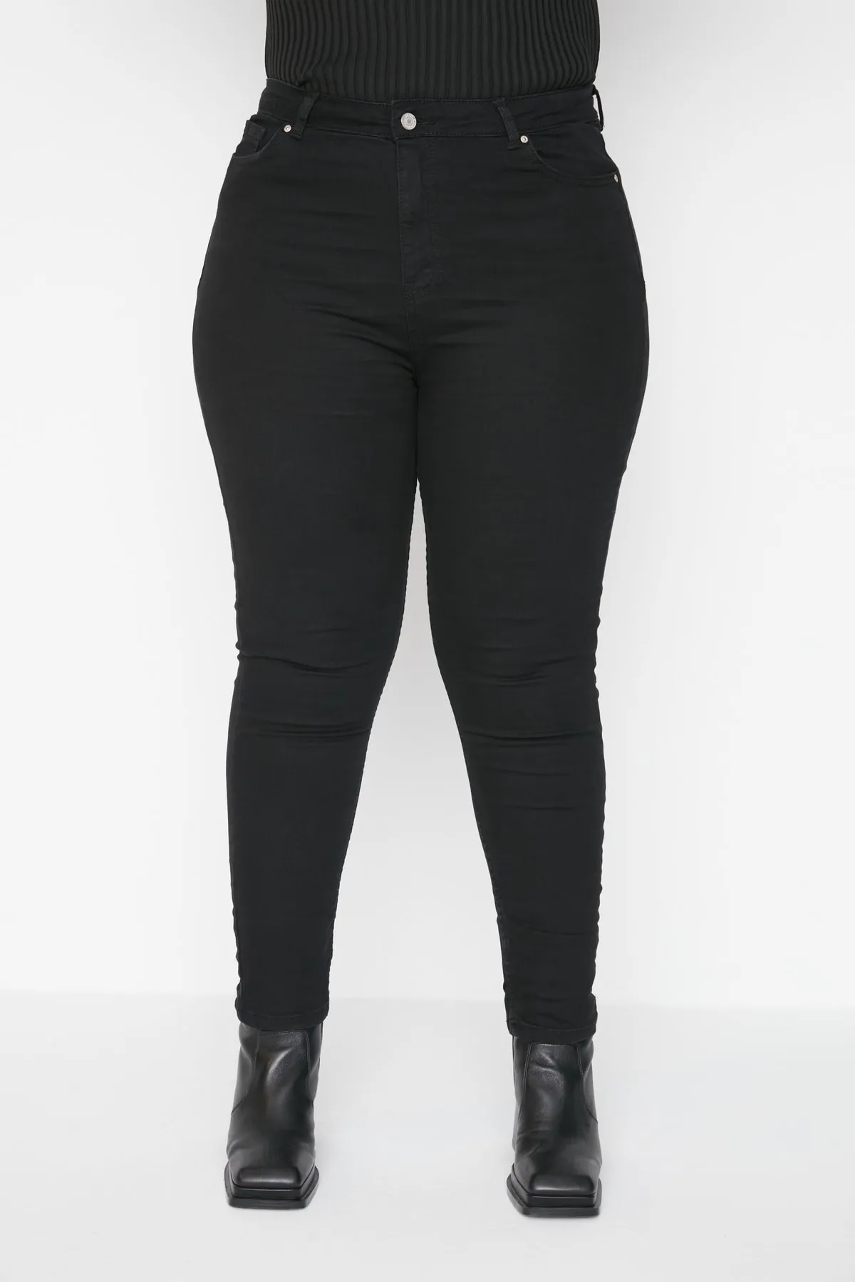 Trendyol Curve  Schwarze Skinny Jeans mit hoher Taille TBBAW23CJ00012