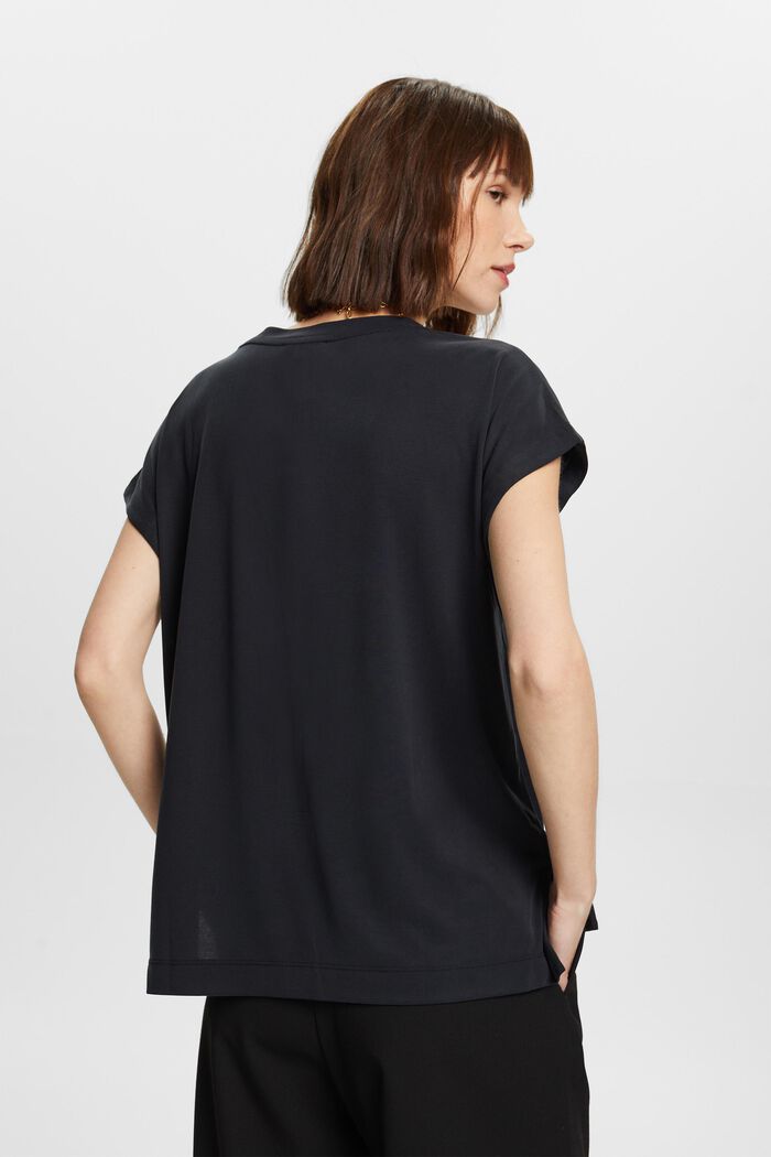 Unifarbenes T-Shirt