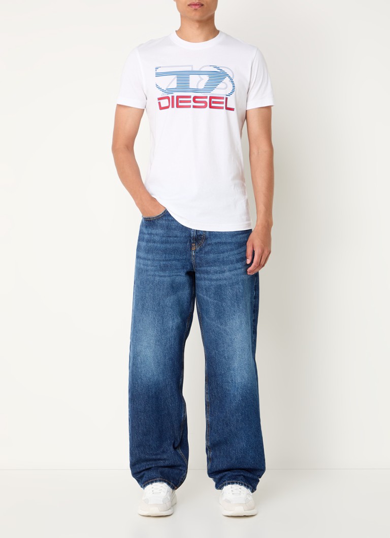 Jeansy Diesel 200 D-Marco, luźny krój, ciemne przetarcia.
