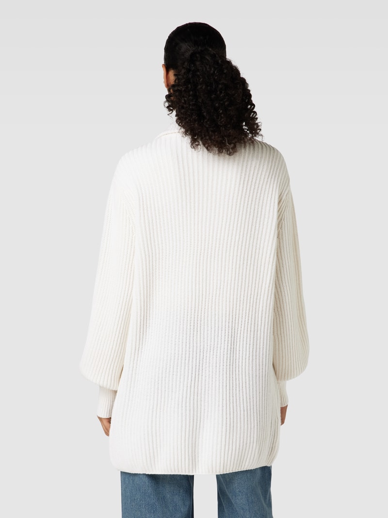 Strickjacke mit Knopfverschluss und Eingrifftaschen in offwhite