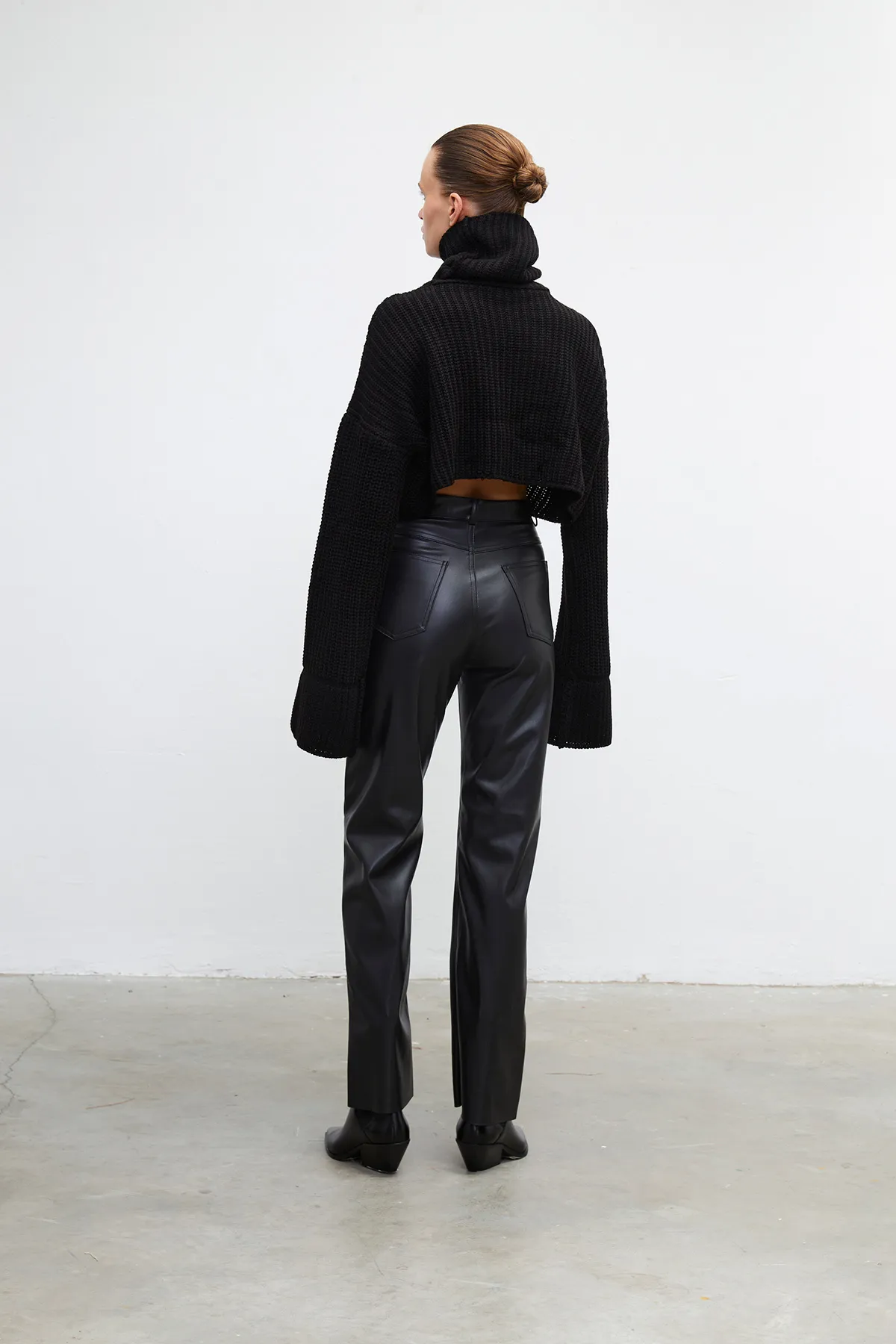 VATKALI  Rollkragenpullover in Schwarz