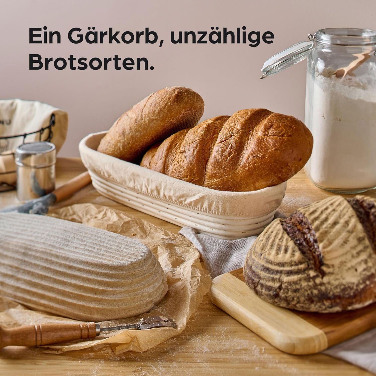 Praknu Gärkorb Für Brot Oval länglich 35 cm - Gärkörbchen für Brotteig zum Brotbacken, Aus nachhaltigem Rattan - Geruchsneutral - Mit Backutensilien