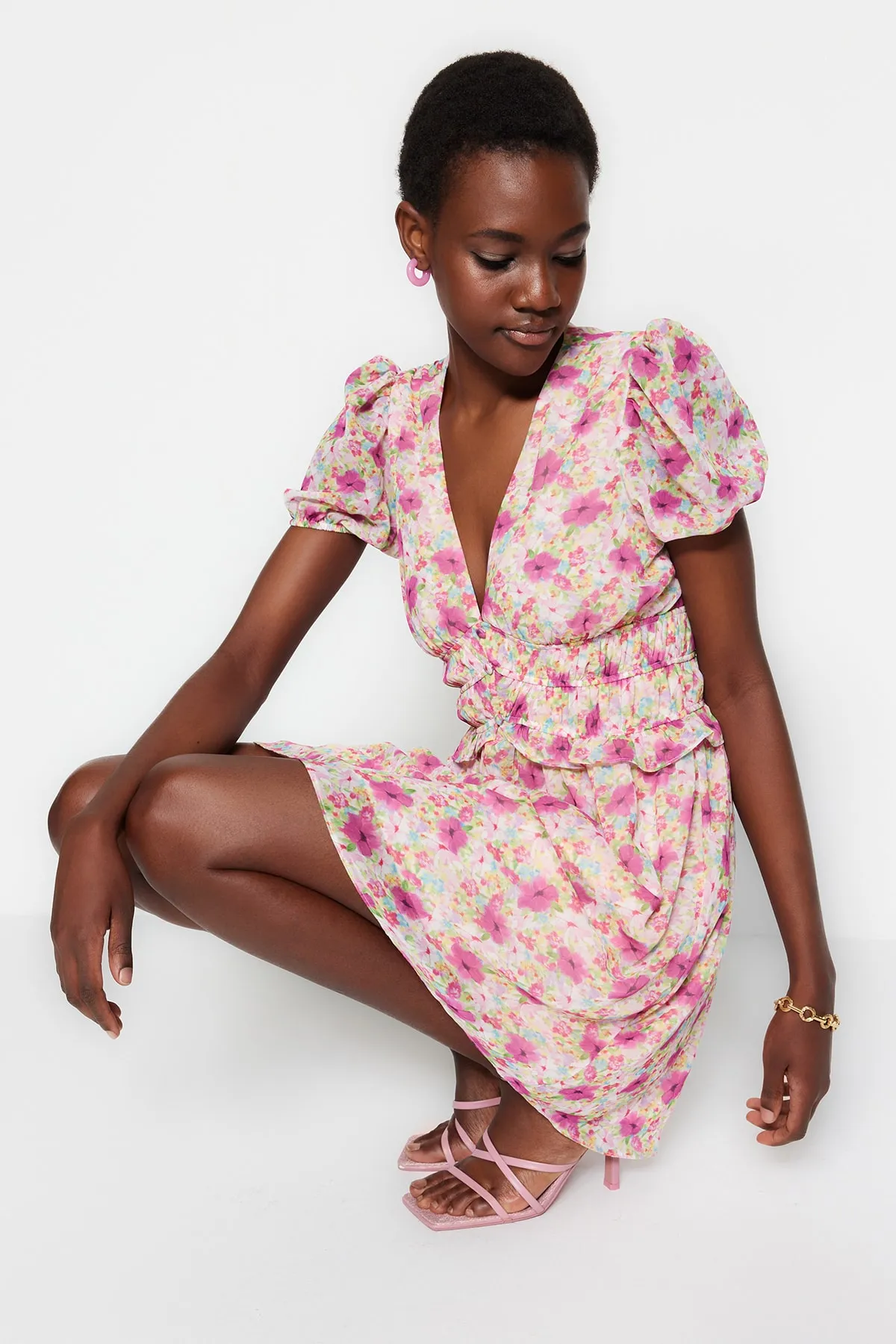 Trendyol Collection  Rosa Taillen-Minikleid aus gewebtem, gefüttertem Gimped-Webstoff TWOSS23EL01374