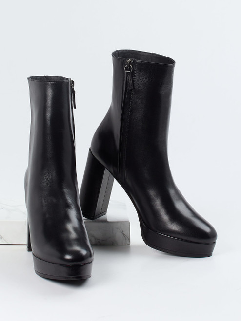 Stiefelette-17380090057 Konstantin Starke