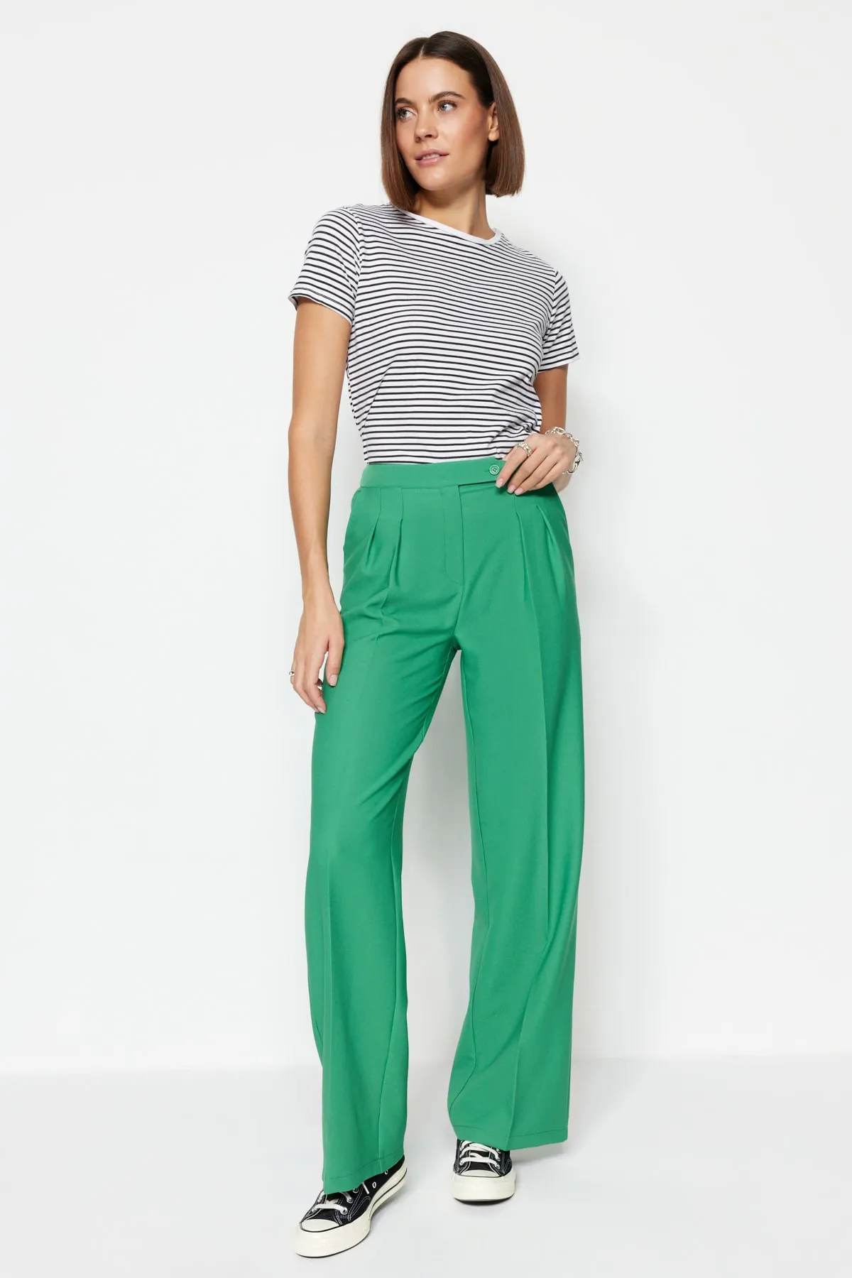 Trendyol Collection  Grüne gewebte Hose mit weitem Bein, weitem Bein und hoher Taille TWOAW22PL0066