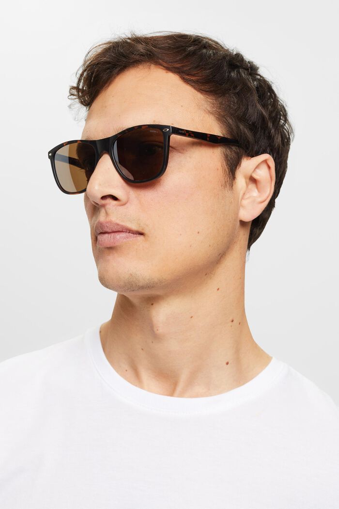 Sonnenbrille mit eckiger Fassung