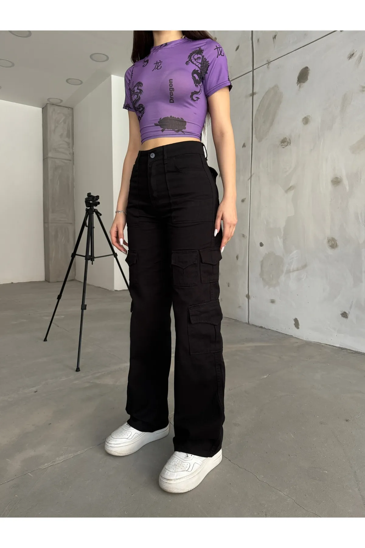 BİKELİFE  Schwarze Damen-Cargohose mit hoher Taille und mehreren Taschen und gerader Passform