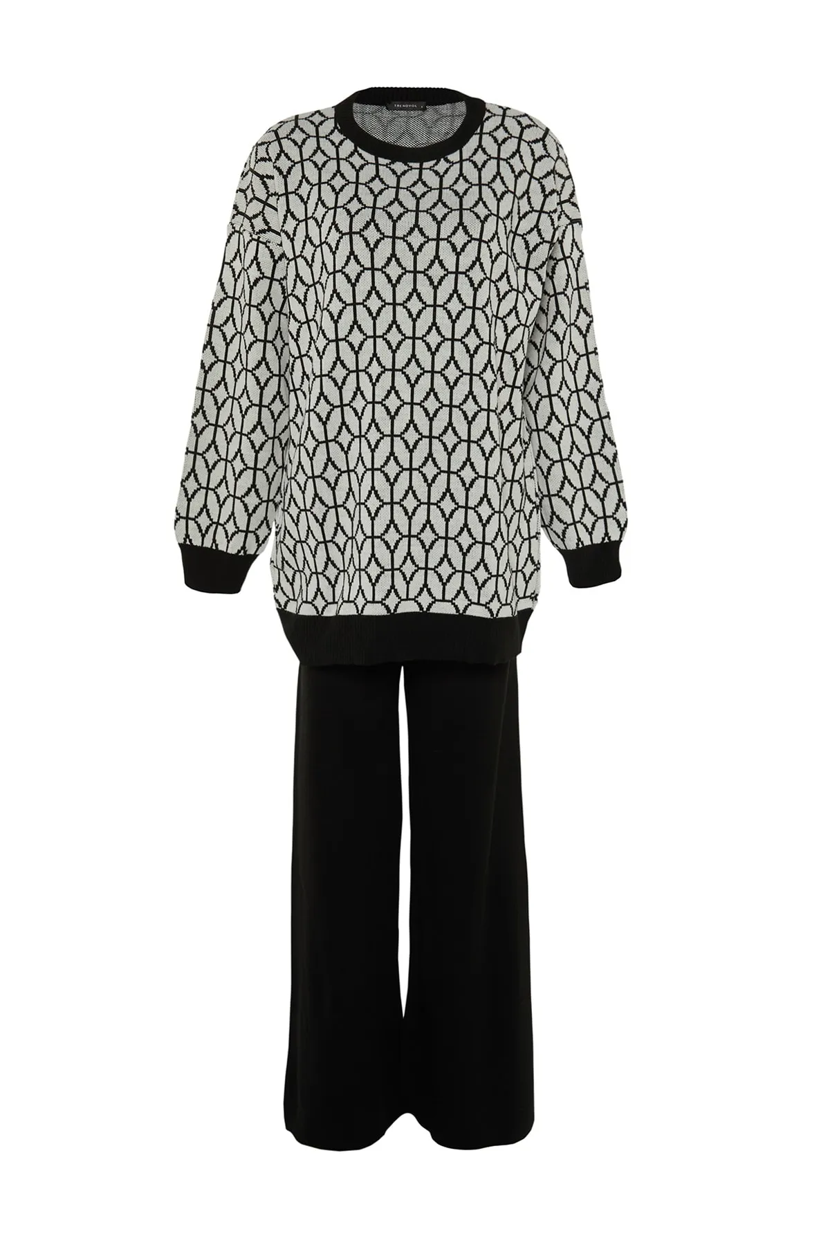 Trendyol Modest  Schwarzes Strickset aus Pullover und Hose mit geometrischem Muster TCTAW23US00006