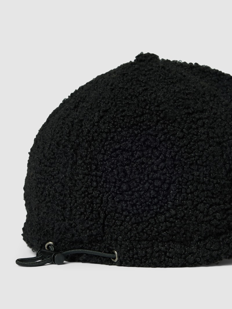 Basecap aus Teddyfell in schwarz