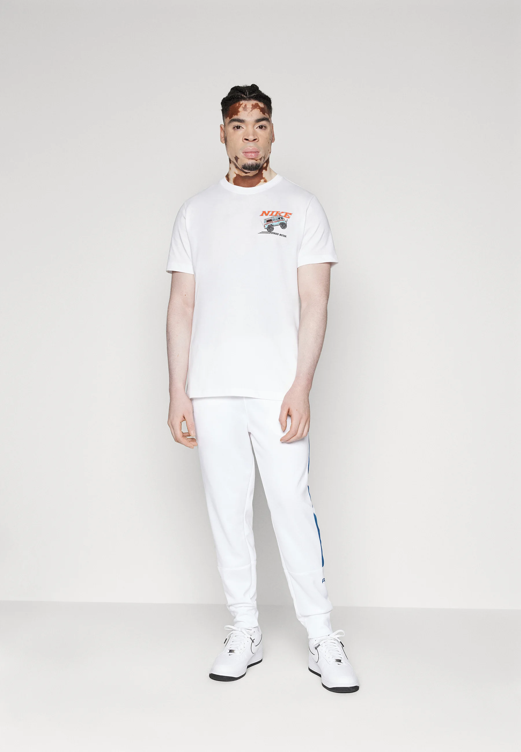 Nike Sportswear RALLY - Camiseta con estampado
