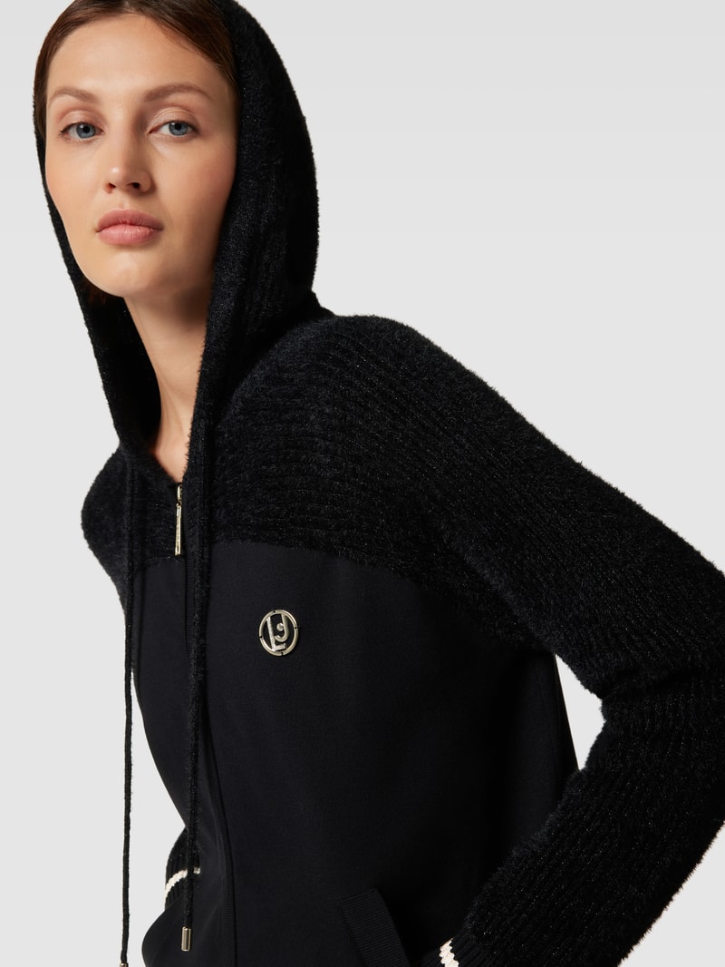 Strickjacke in Two-Tone-Machart in schwarz