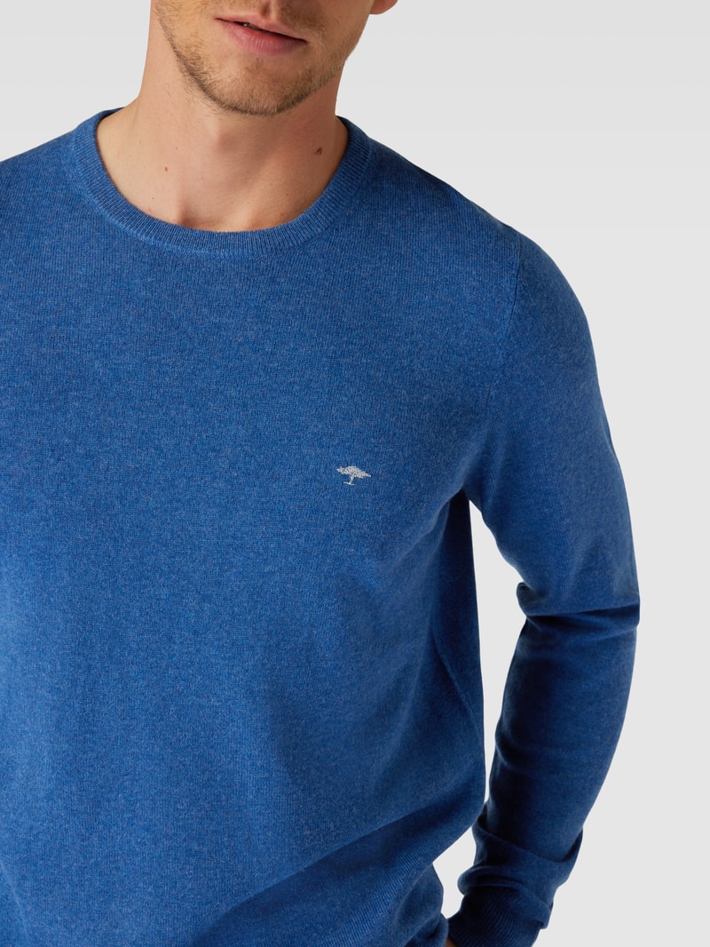 Strickpullover mit Rundhalsausschnitt in blau meliert