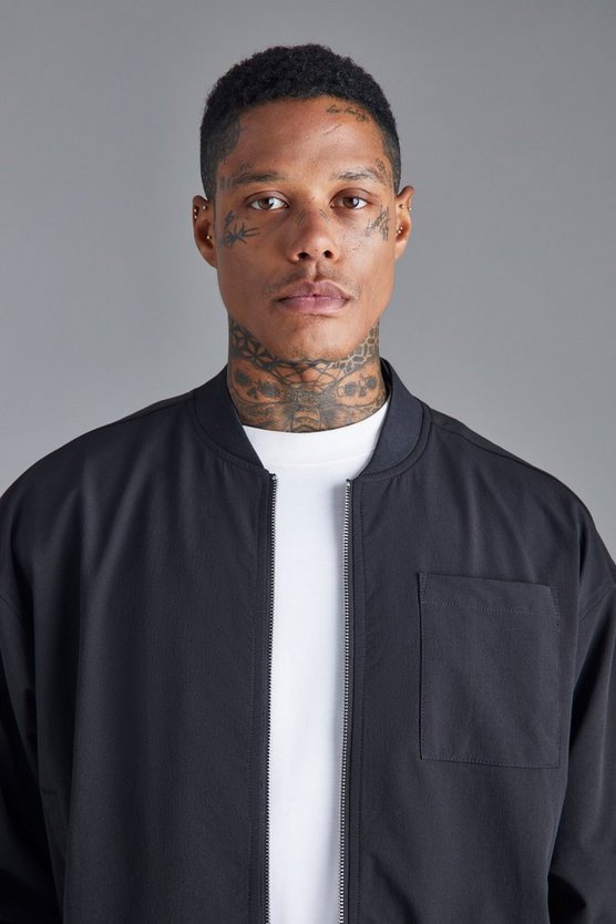 Kastige smarte Stretch-Bomberjacke