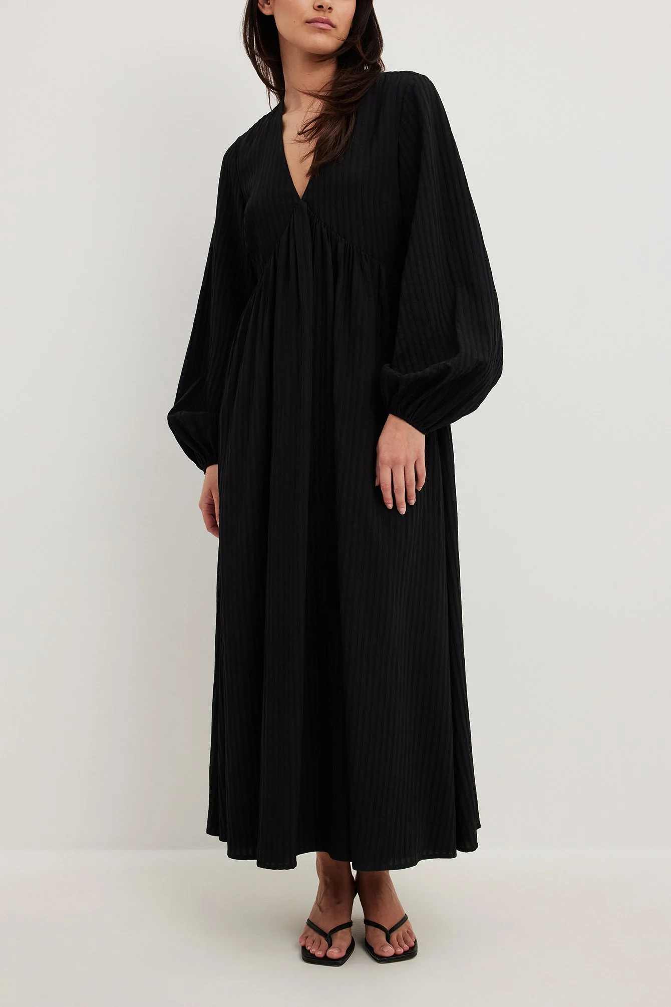 Strukturiertes fließendes Maxikleid