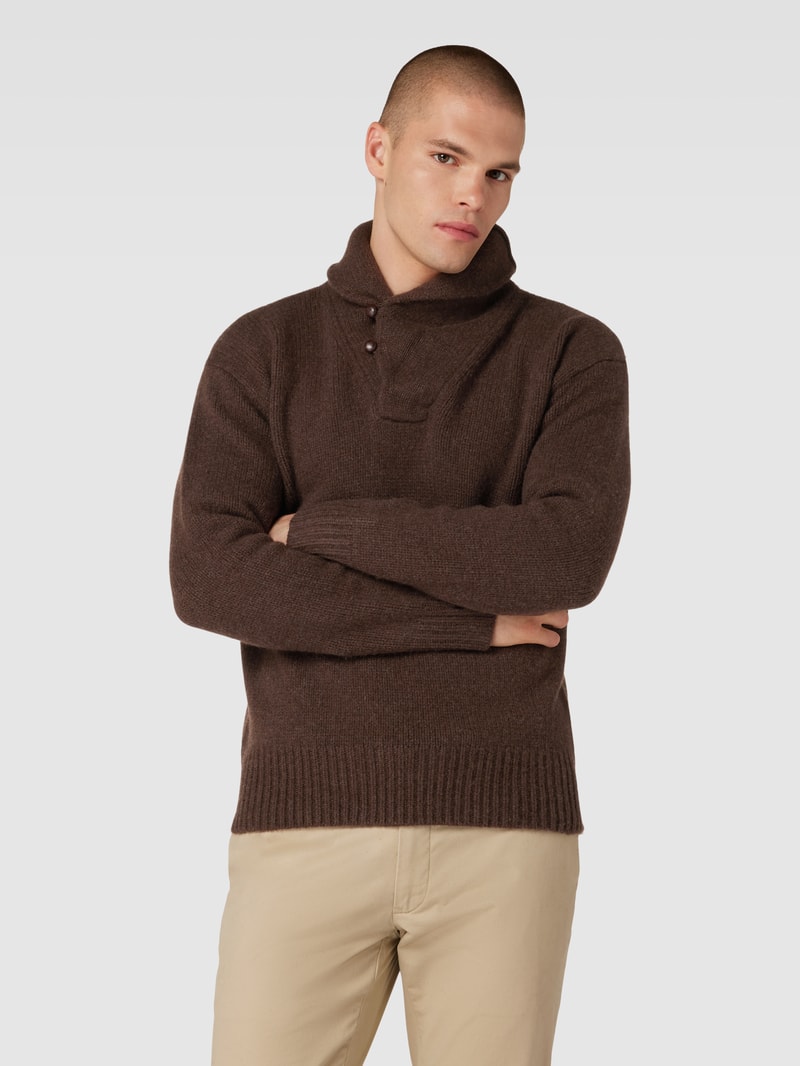 Strickpullover mit überschnittenen Schultern in camel meliert