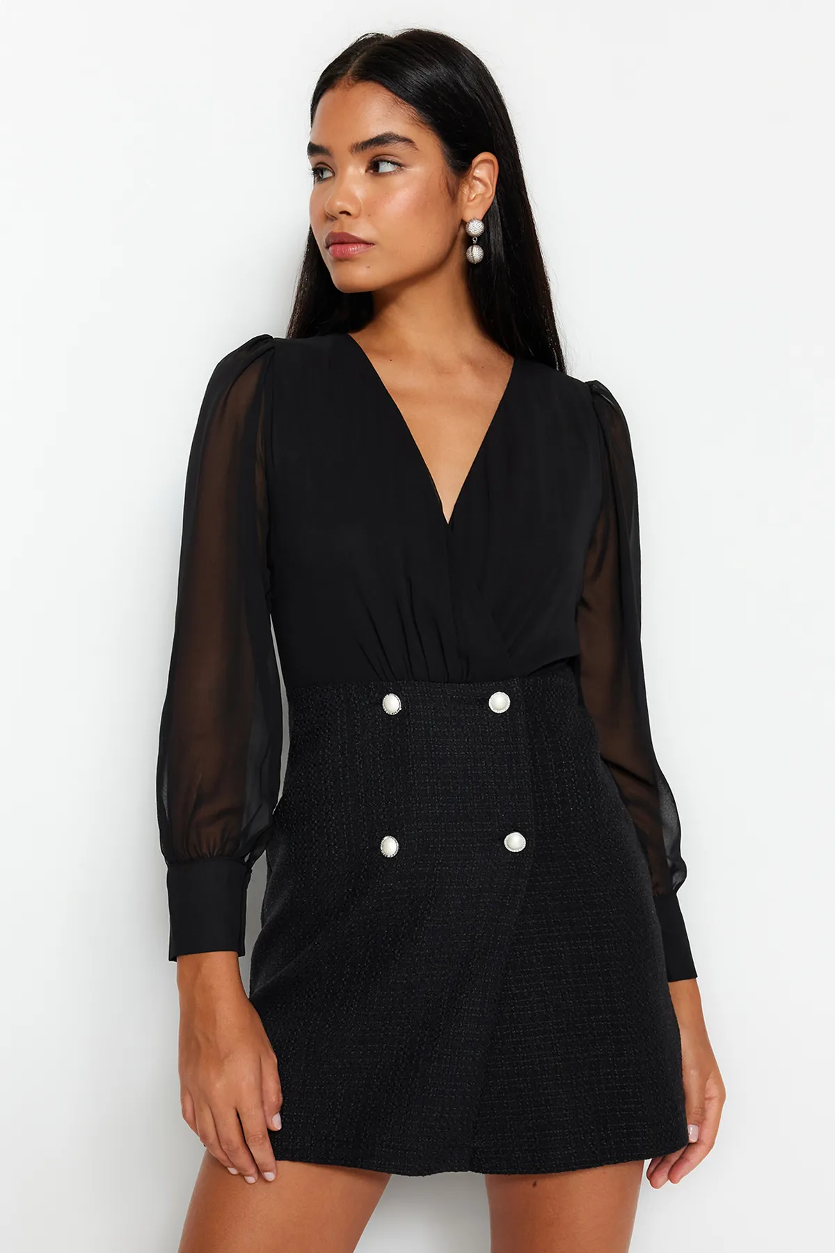 Trendyol Collection  Schwarzes Kleid aus gewebtem Tweed mit einfarbigem Muster und Knöpfen TWOAW24EL00659