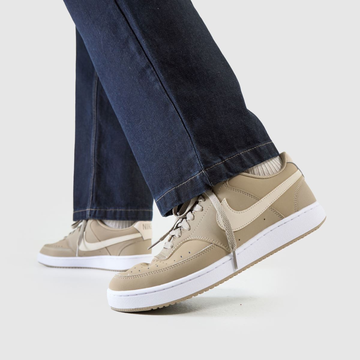 Športni copati Nike Court Vision v taupe barvi