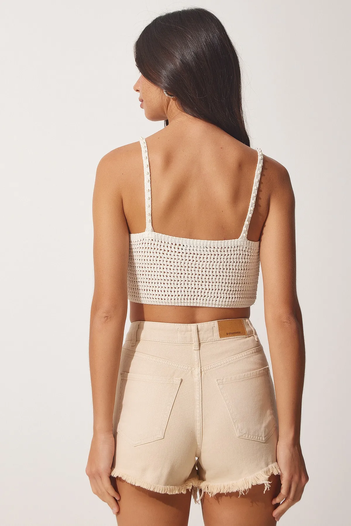 Happiness İstanbul  Cremefarbene Crop-Strickbluse mit Perlensteinmuster für Damen NS00394