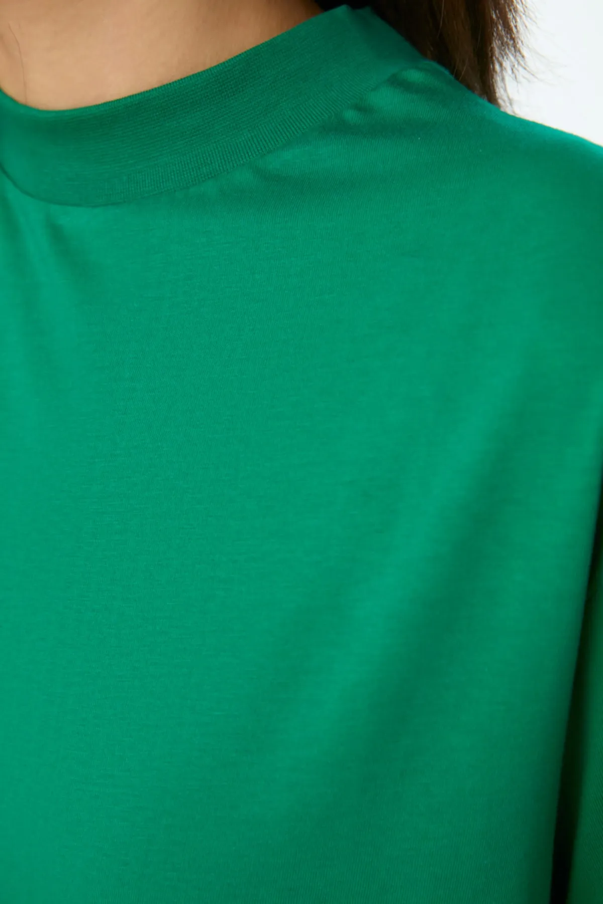 Trendyol Collection  Grünes Basic-Strick-T-Shirt aus 100 % Baumwolle mit Stehkragen TWOAW20TS0096