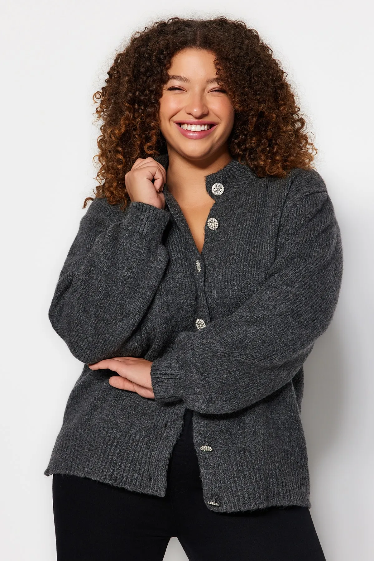Trendyol Curve  Anthrazitfarbener Cardigan mit Knopfverschluss TBBAW24AV00019