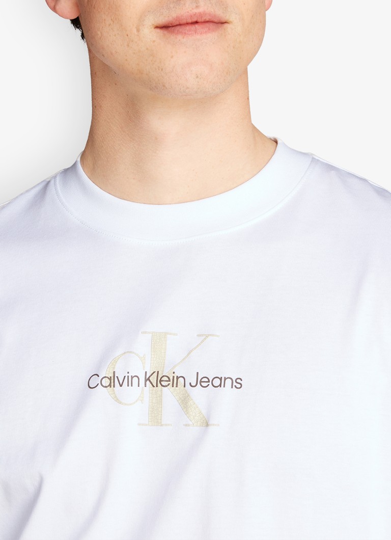 Calvin Klein -t-paita logopainatuksella
