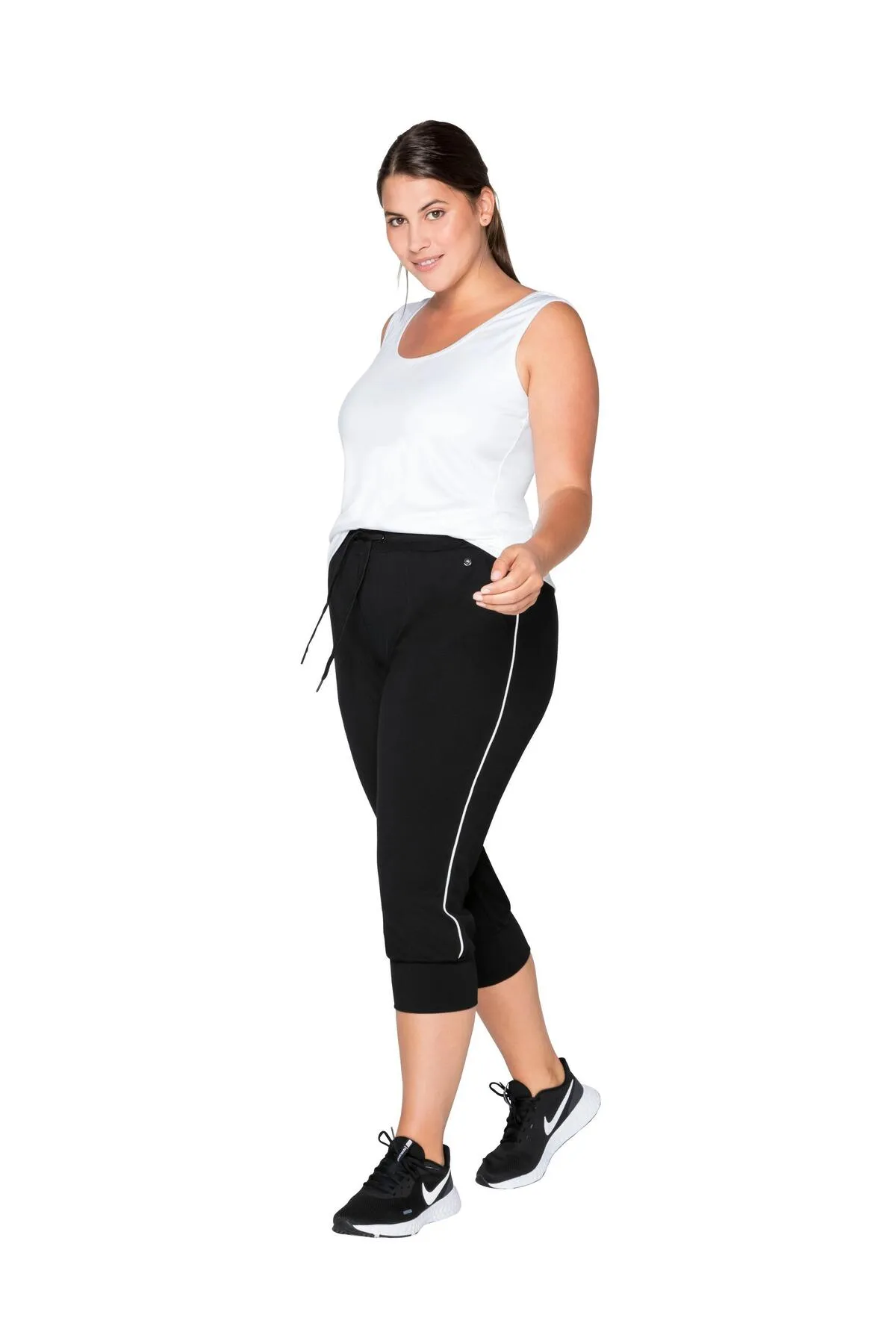 Sheego  Kurze Sporthose - Schwarz - Mittlerer Bund