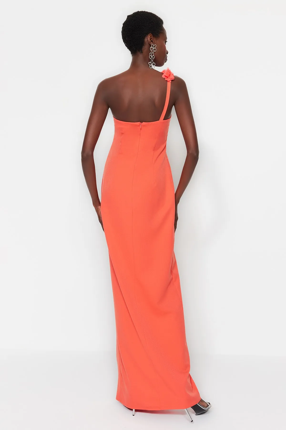 Trendyol Collection  Langes Abendkleid mit gewebten Granatapfelblüten TPRSS23AE00097