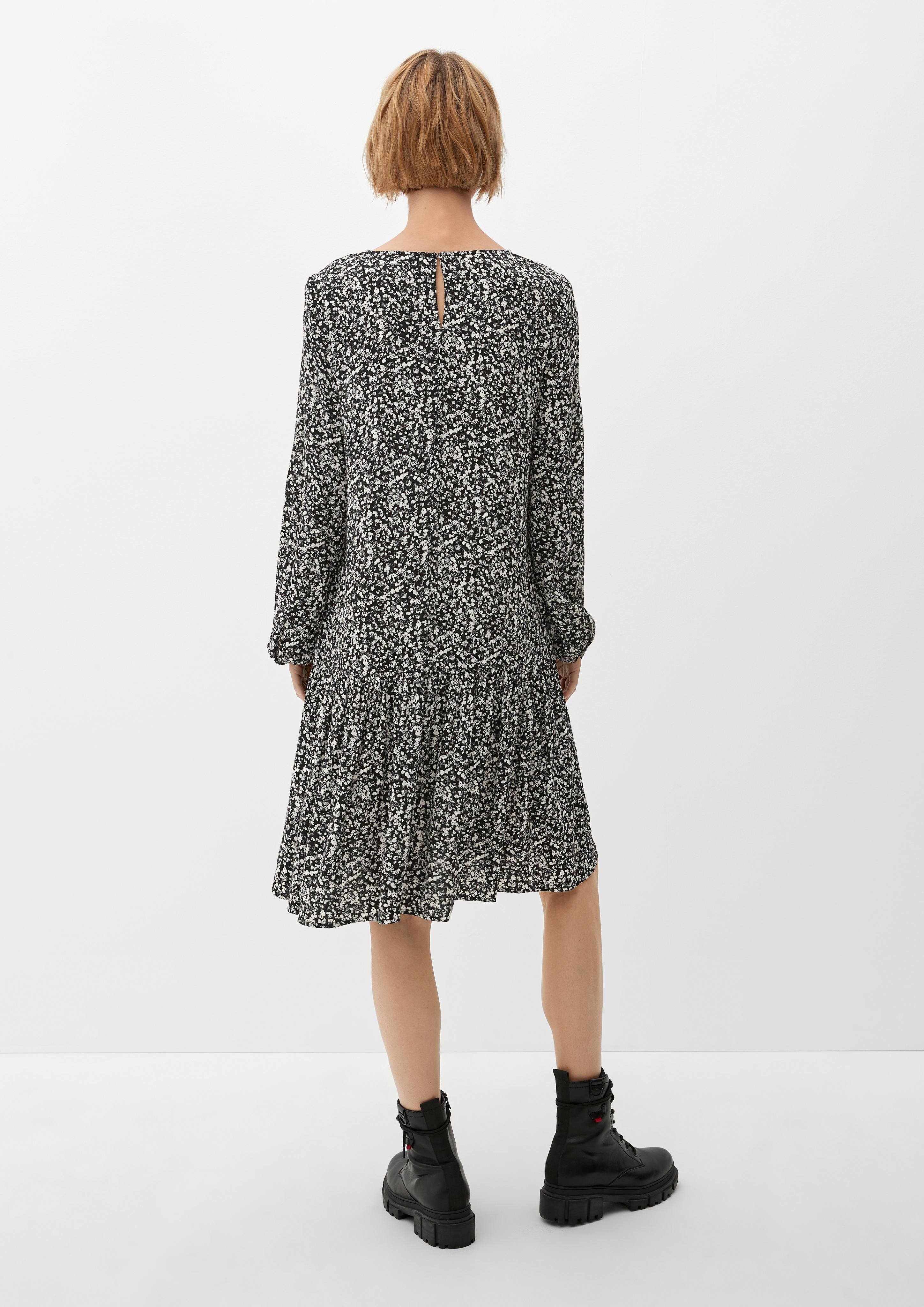 Viskose-Kleid mit Volants  2120853-99A2