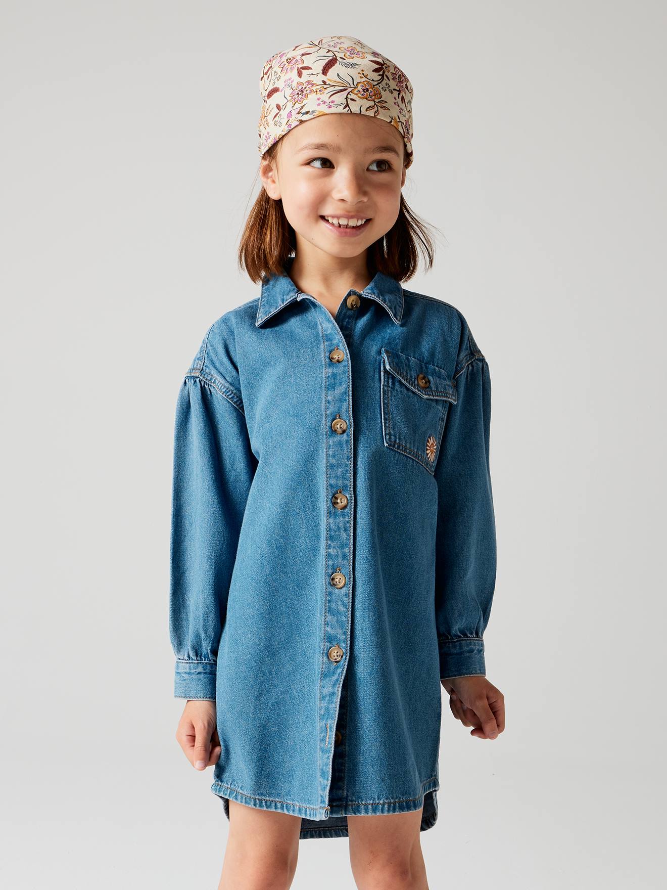 Robe chemise en denim fille animée d'une broderie fleur stone