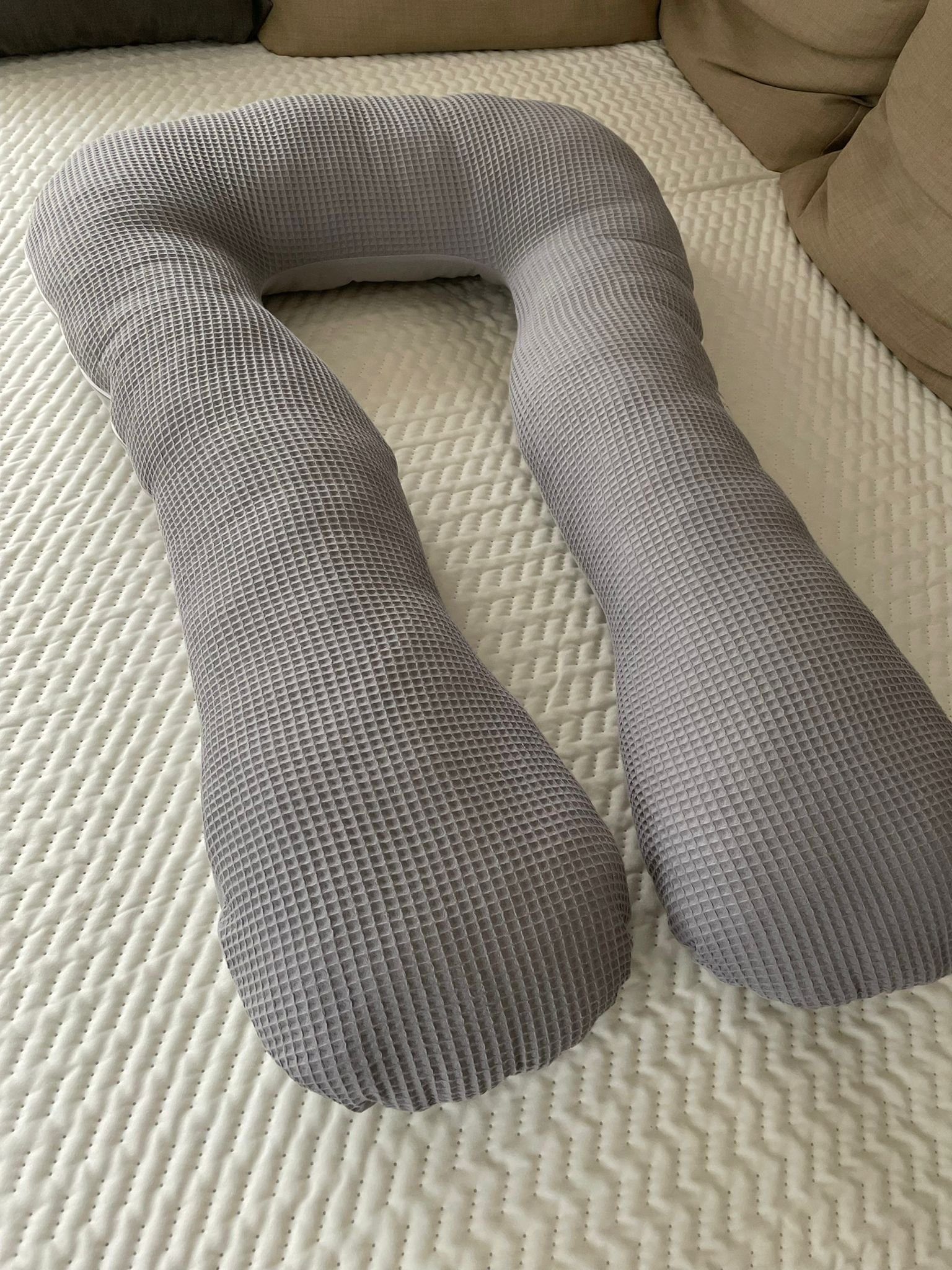 Loolay Stillkissen Schwangerschaftskissen Seitenschläferkissen Stillkissen TYP A 330cm, Attmungsaktive WAFFELPIQUE + GLATT Baumwolle XXXL Lagerungkissen; MUSTER: WAFFEL Grau/ Grau, LOOLAY® Stillkissen + Bezug, 100% Europäische Stoffe unf Kleinserien-