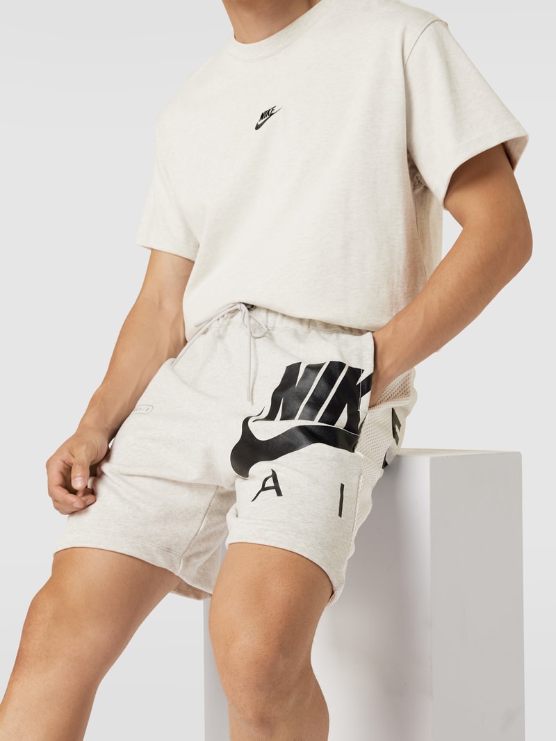 Sweatshorts mit Label-Print in weiß