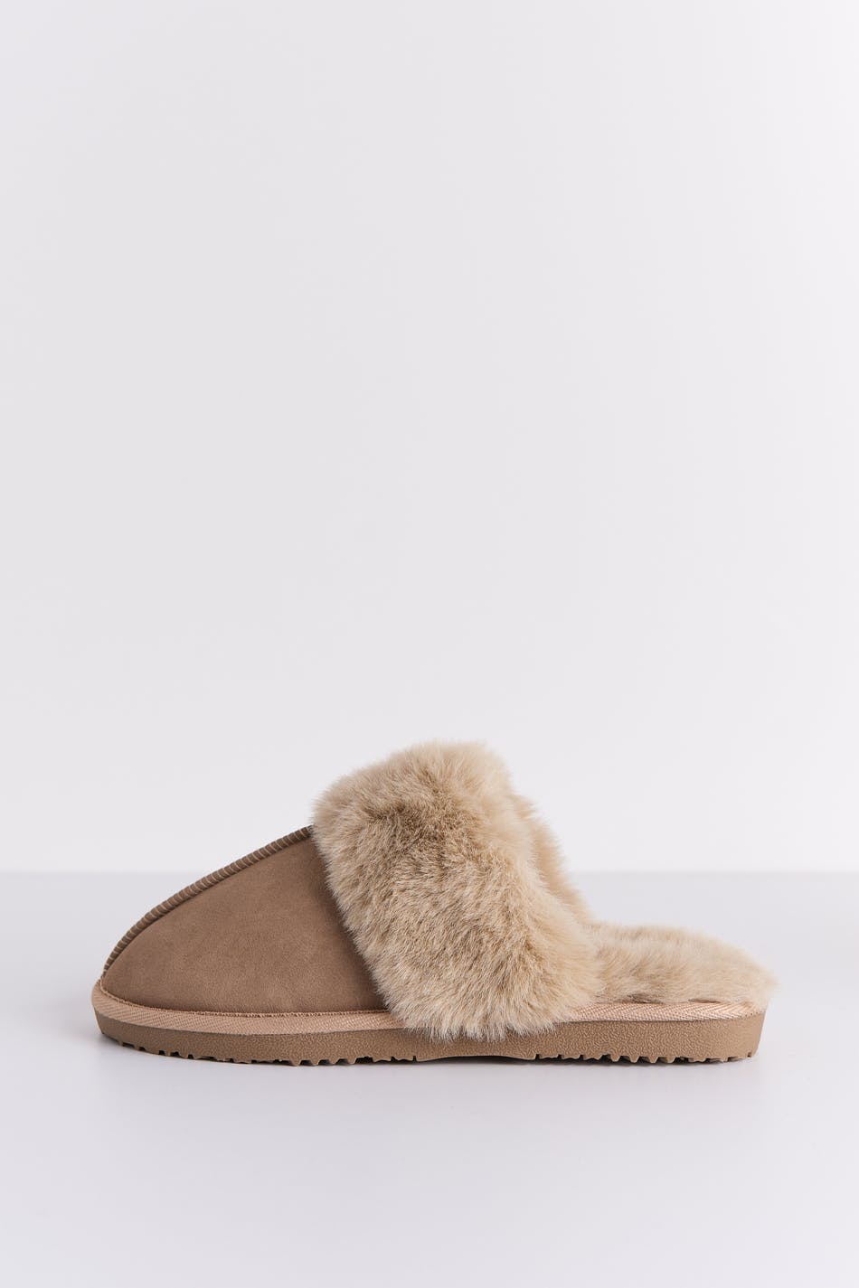 Faux fur slippers
