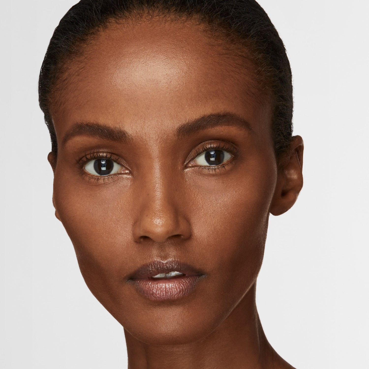 Base de maquillaje Estée Lauder de larga duración y a prueba de transferencia con SPF 10