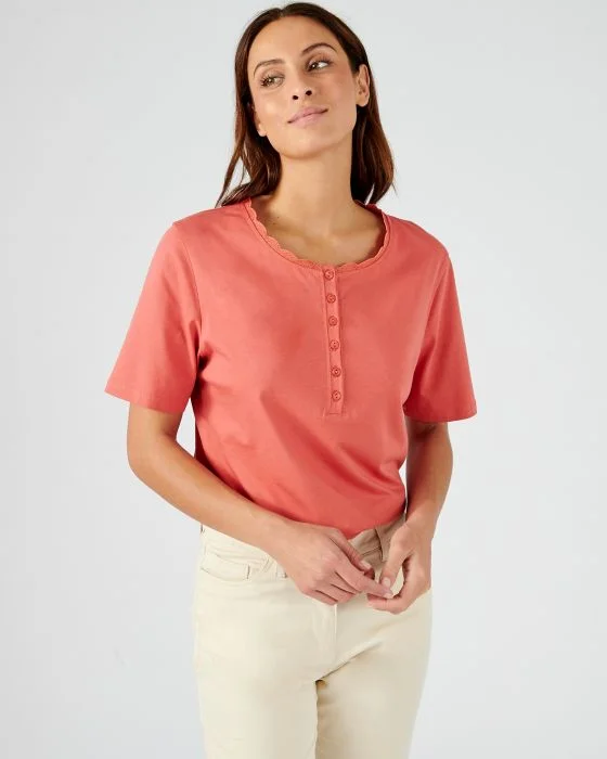 Tee-shirt col rond fantaisie en pur coton.